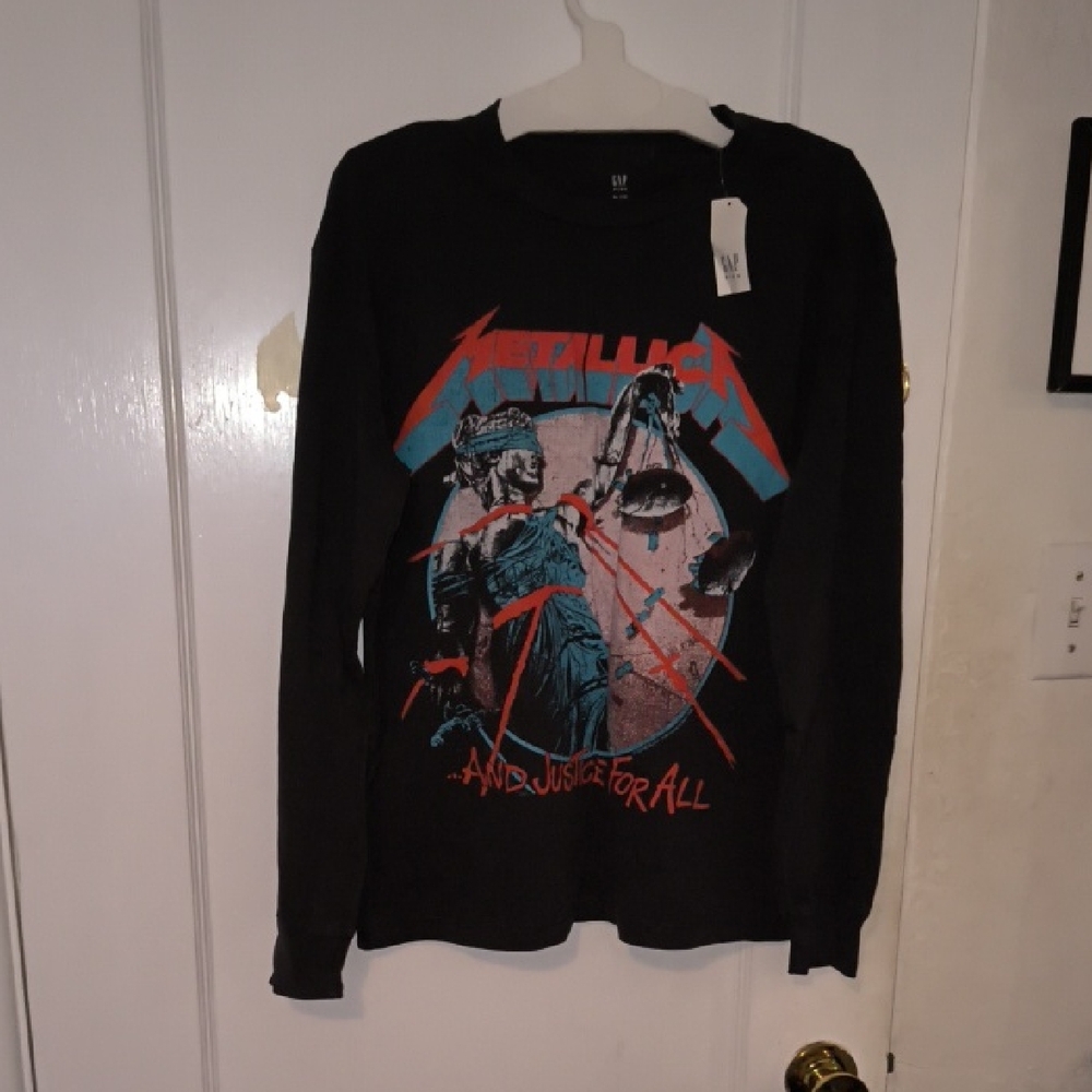 NWT GAP | Black Long Sleeve Tee with Metallica Graphic